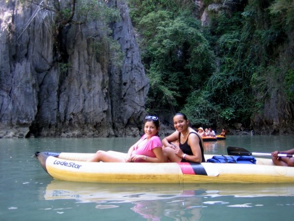 Johanna & Luz in a canoe (Photo by Jennifer Fox)