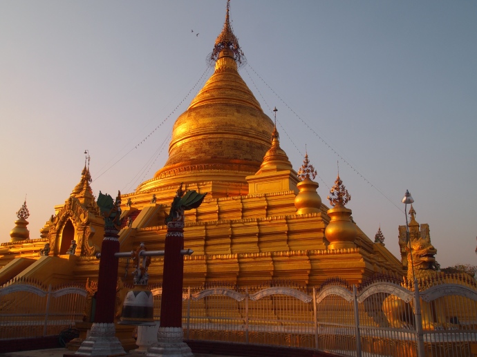 Naha Lokanarazein Kuthodaw Pagoda