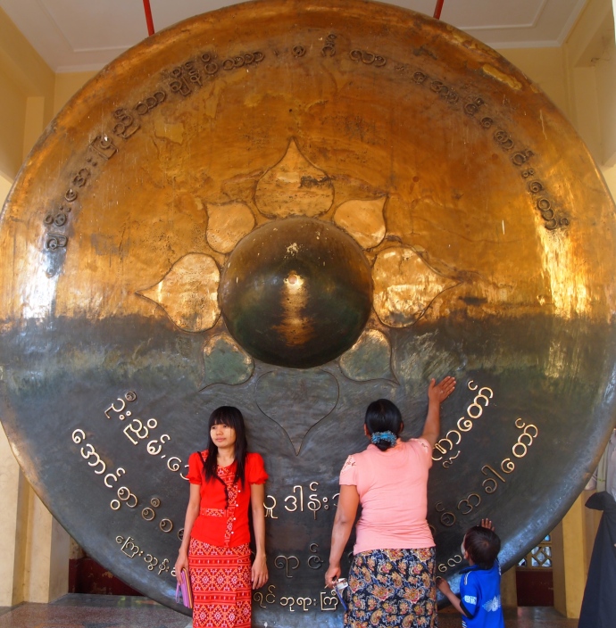 Gong at Mahamuni Paya