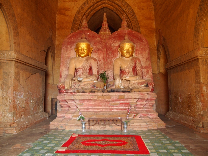 side-by-side Buddhas at Dhammayanngyi Pahto: Gautama and Maitreya