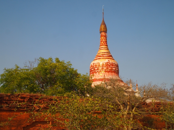pagodas along the way to Minnanthu